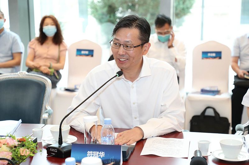 “老交通”智庫執(zhí)行副主任、蘇交科集團董事長符冠華主持沙龍.jpg